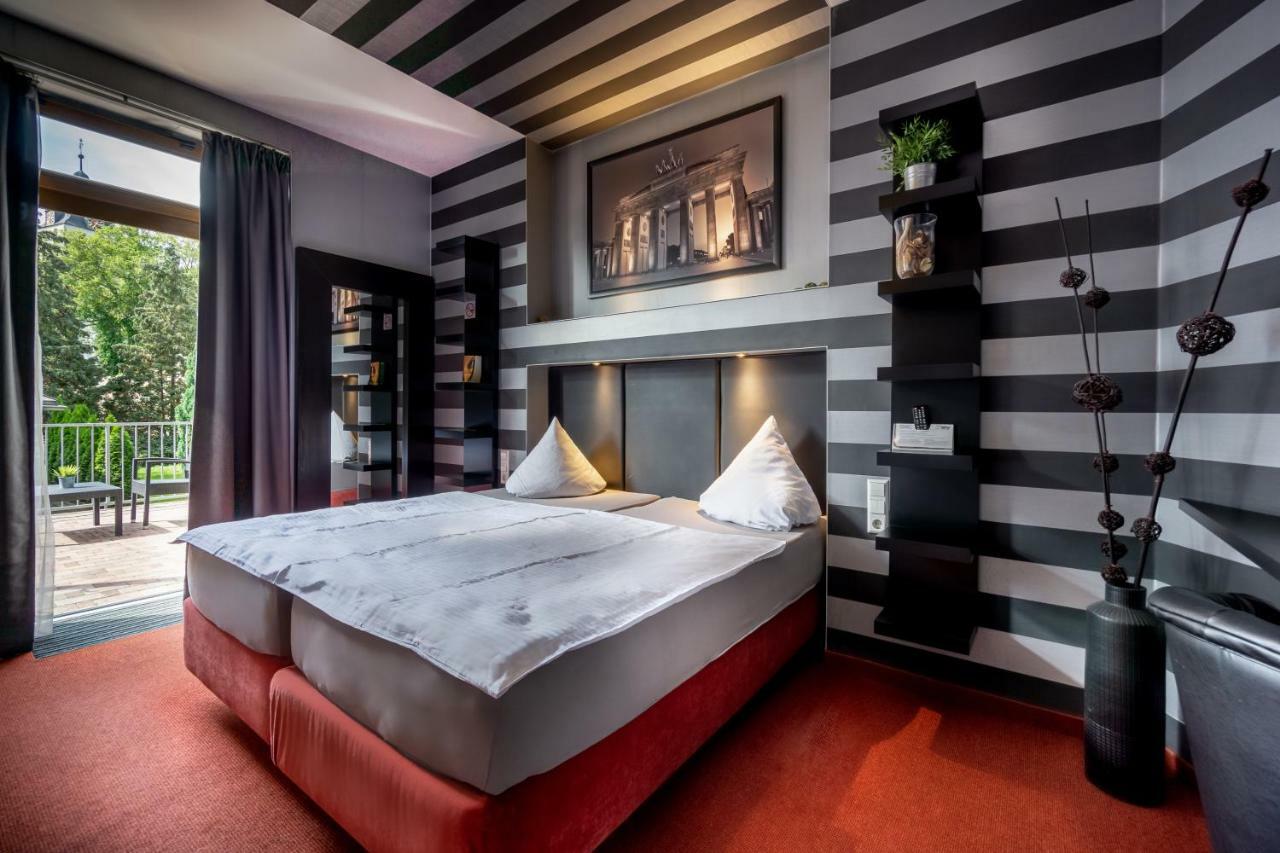 Sl'Otel - Das Stadthotel - Voll Klimatisiert برنبورغ المظهر الخارجي الصورة