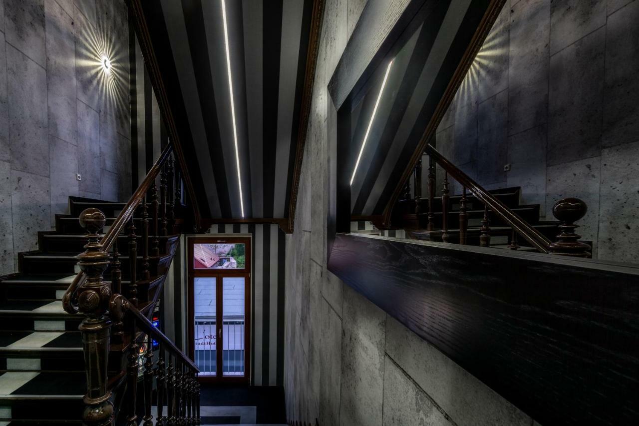 Sl'Otel - Das Stadthotel - Voll Klimatisiert برنبورغ المظهر الخارجي الصورة
