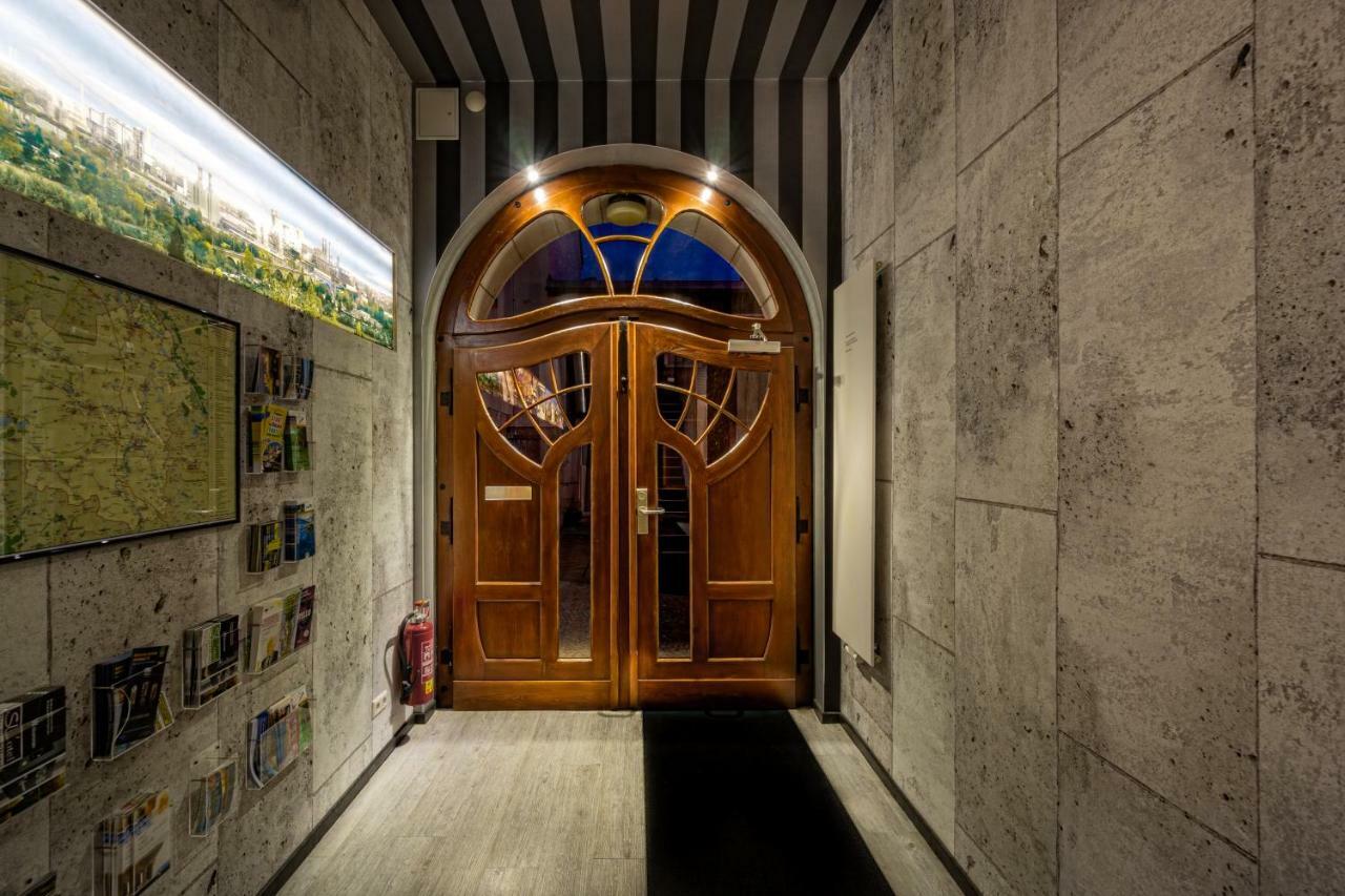 Sl'Otel - Das Stadthotel - Voll Klimatisiert برنبورغ المظهر الخارجي الصورة