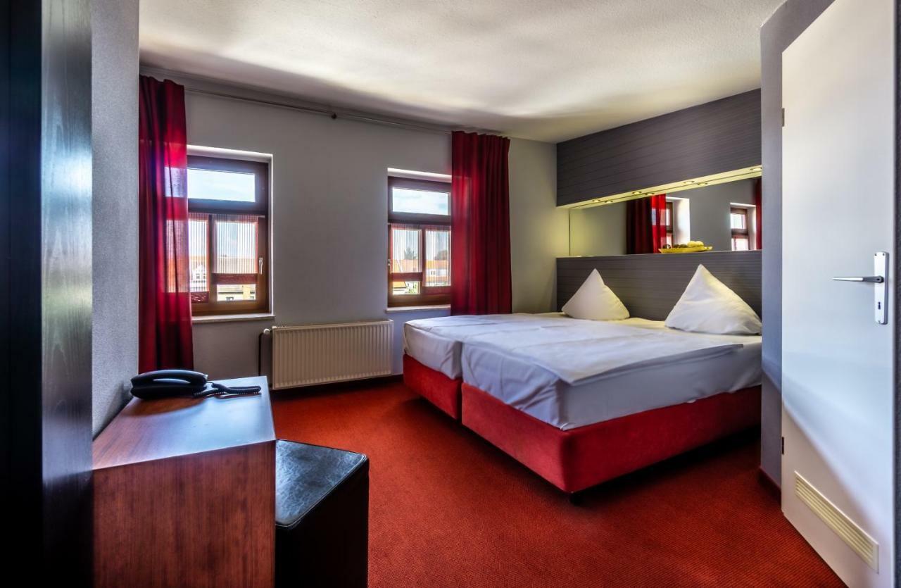 Sl'Otel - Das Stadthotel - Voll Klimatisiert برنبورغ المظهر الخارجي الصورة
