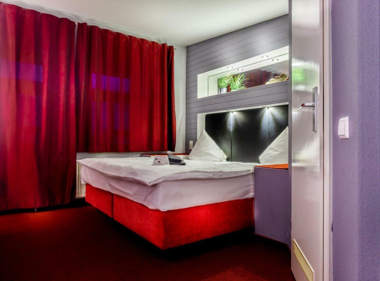 Sl'Otel - Das Stadthotel - Voll Klimatisiert برنبورغ المظهر الخارجي الصورة